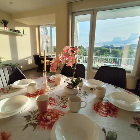 Grand Apartment Warna