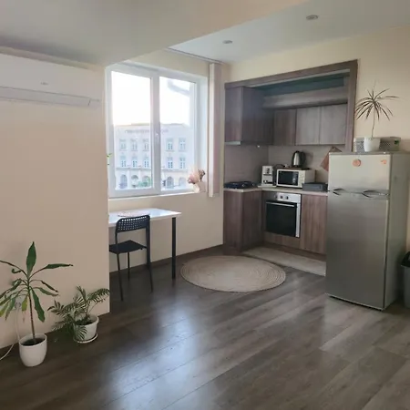 Grand Apartment Warna