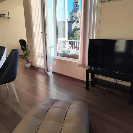 Grand Apartment *